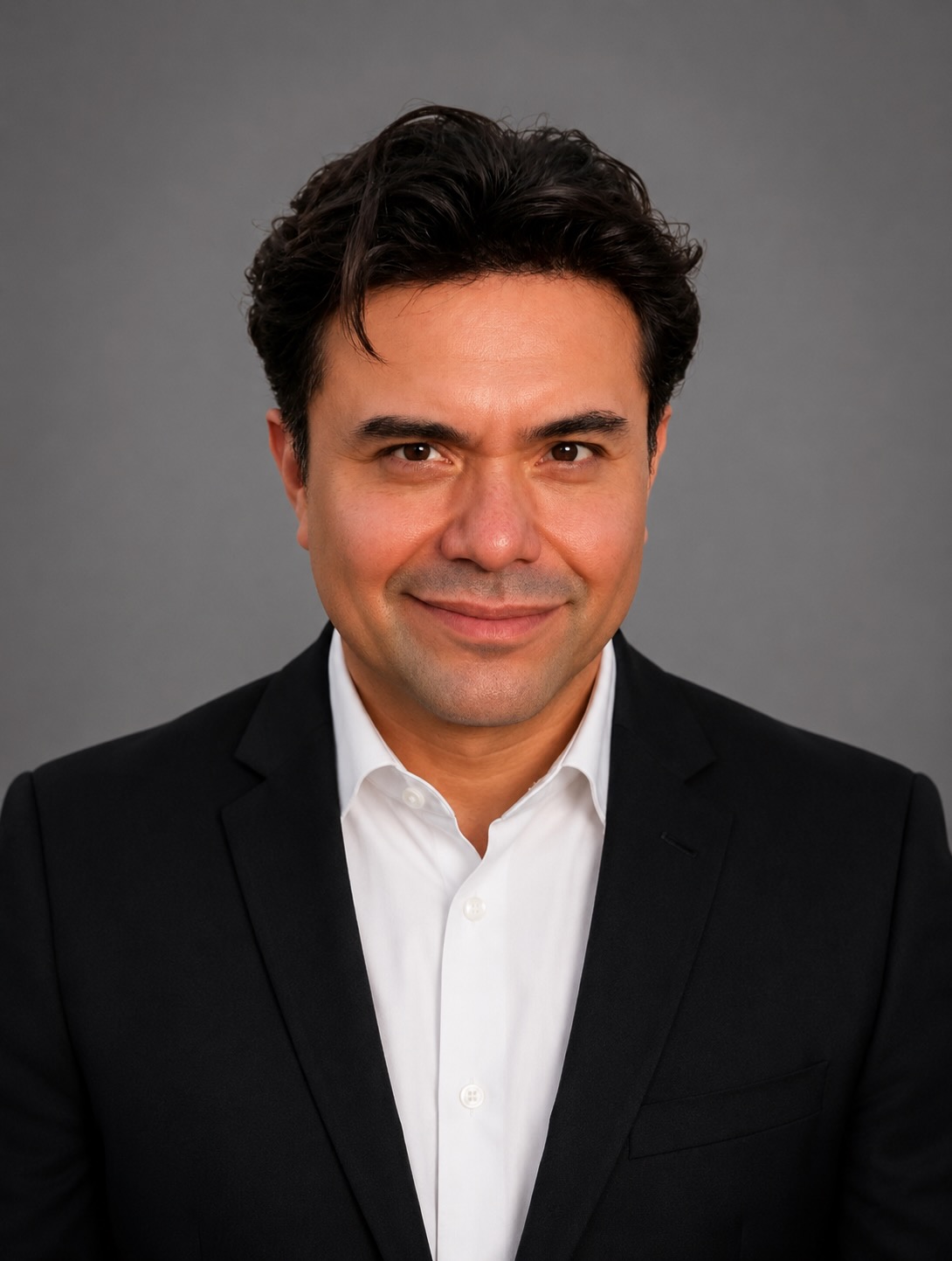 Retrato profesional de Enrique González